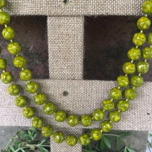 Vintage Jewelry - Vintage handknotted green marled Beaded Necklace Vintage Jewelry - Vintage handknotted green marled Beaded Necklace
